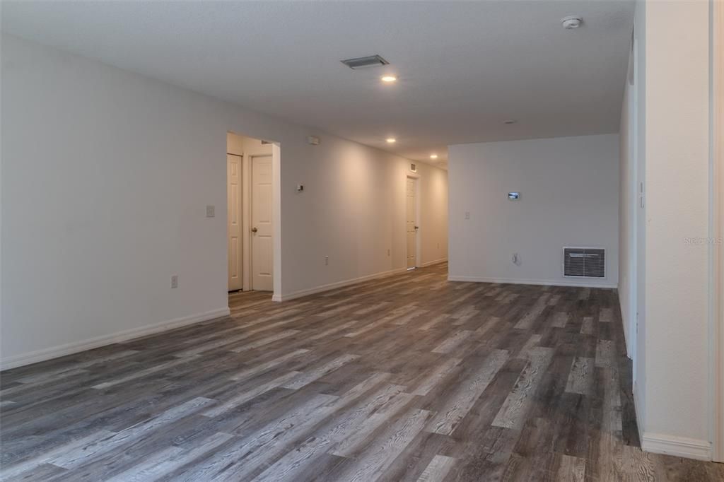 En Venta: $298,000 (4 camas, 2 baños, 1771 Pies cuadrados)