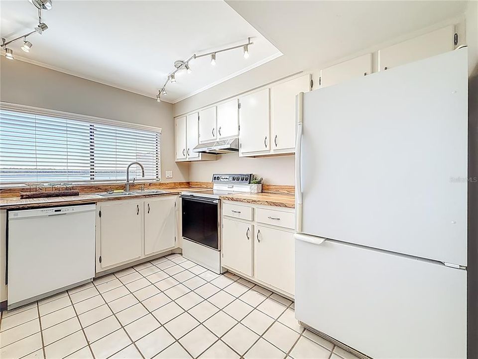 For Sale: $255,000 (3 beds, 2 baths, 1335 Square Feet)