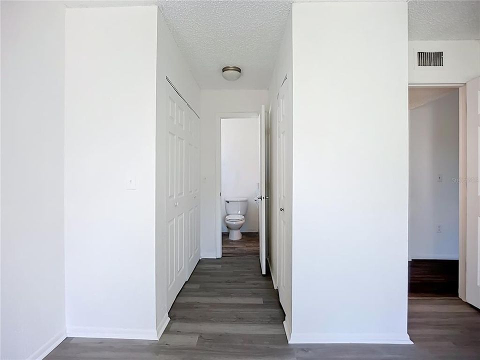 For Sale: $159,000 (2 beds, 1 baths, 960 Square Feet)