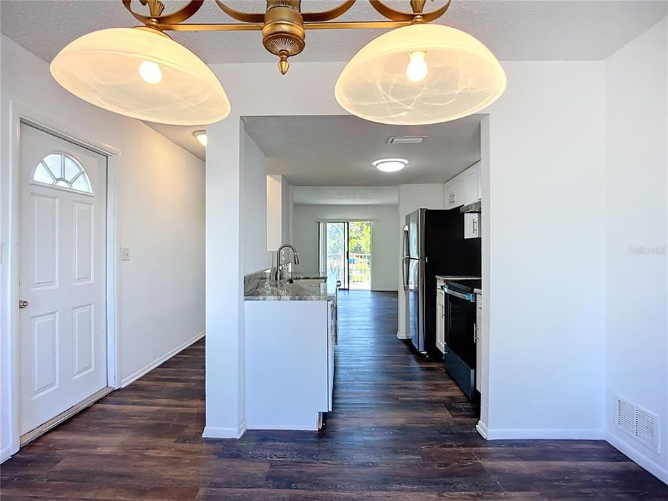 For Sale: $159,000 (2 beds, 1 baths, 960 Square Feet)
