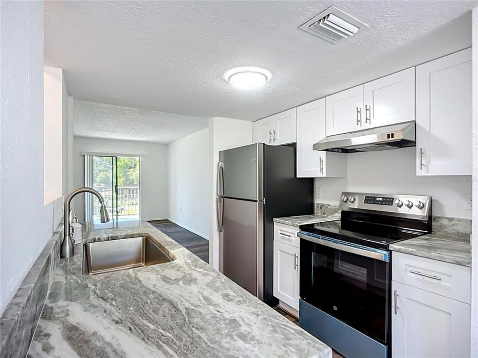 For Sale: $159,000 (2 beds, 1 baths, 960 Square Feet)