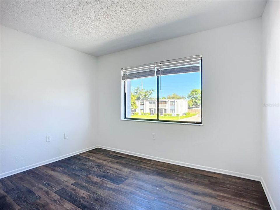 For Sale: $159,000 (2 beds, 1 baths, 960 Square Feet)
