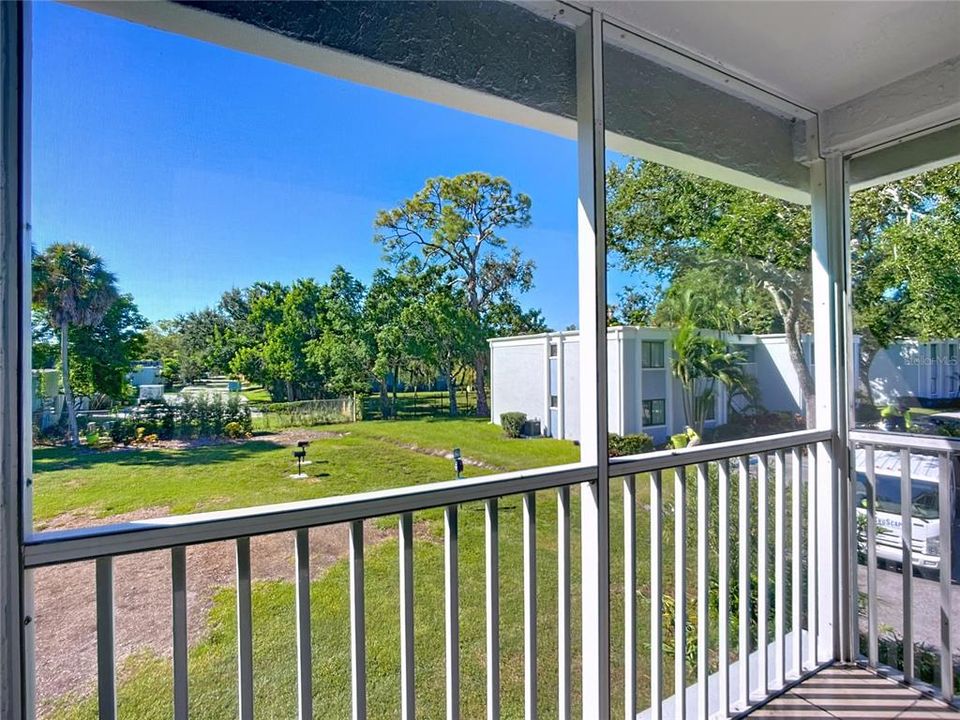 For Sale: $159,000 (2 beds, 1 baths, 960 Square Feet)
