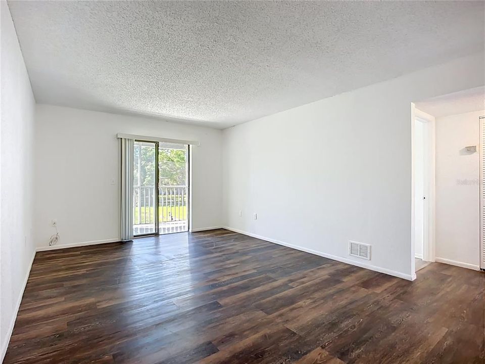 For Sale: $159,000 (2 beds, 1 baths, 960 Square Feet)