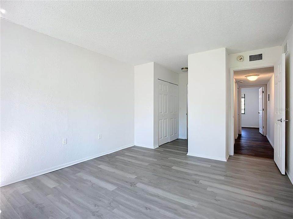 For Sale: $159,000 (2 beds, 1 baths, 960 Square Feet)