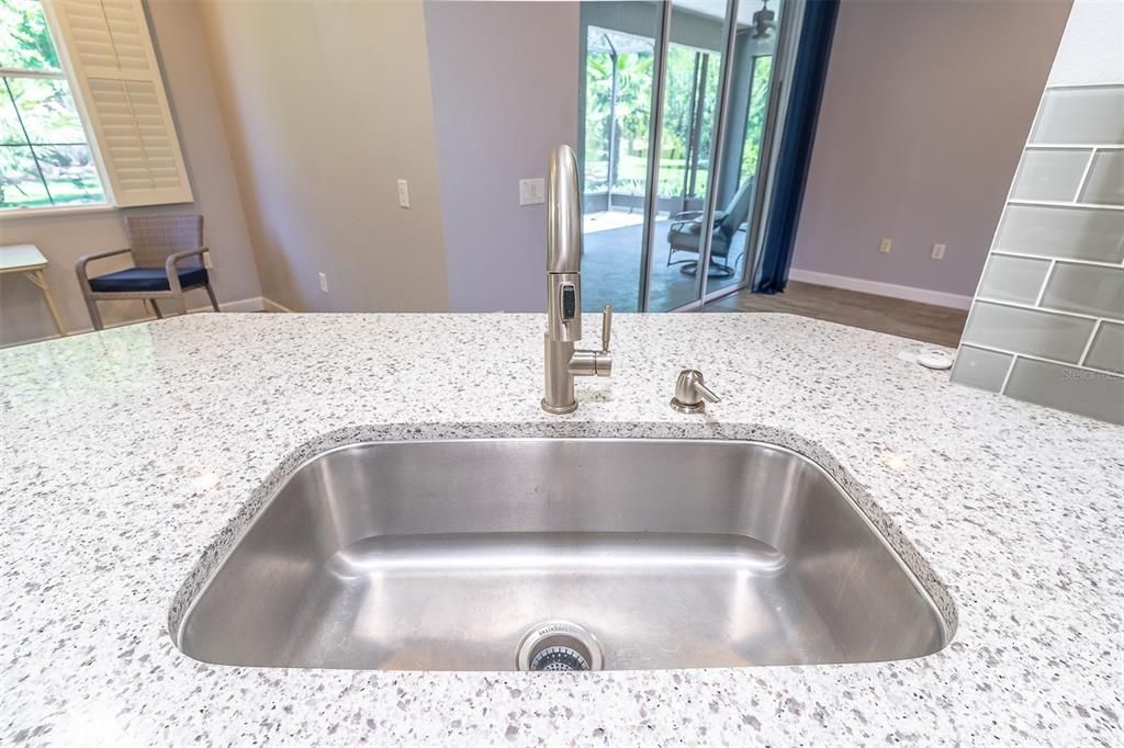 En Venta: $300,000 (3 camas, 2 baños, 1701 Pies cuadrados)