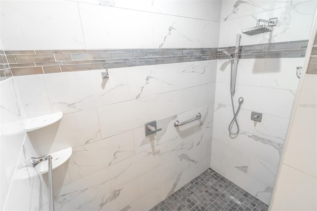 En Venta: $300,000 (3 camas, 2 baños, 1701 Pies cuadrados)