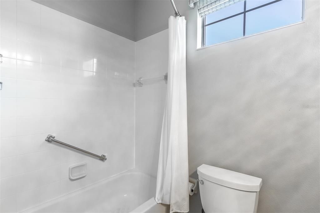 En Venta: $300,000 (3 camas, 2 baños, 1701 Pies cuadrados)