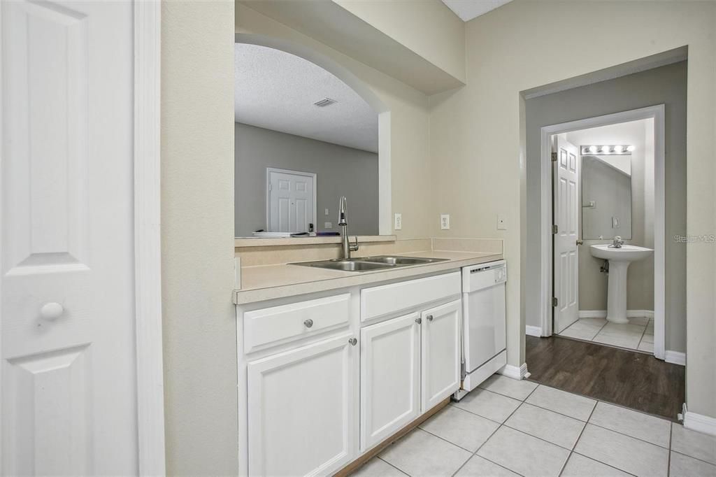 For Rent: $2,200 (3 beds, 2 baths, 1364 Square Feet)