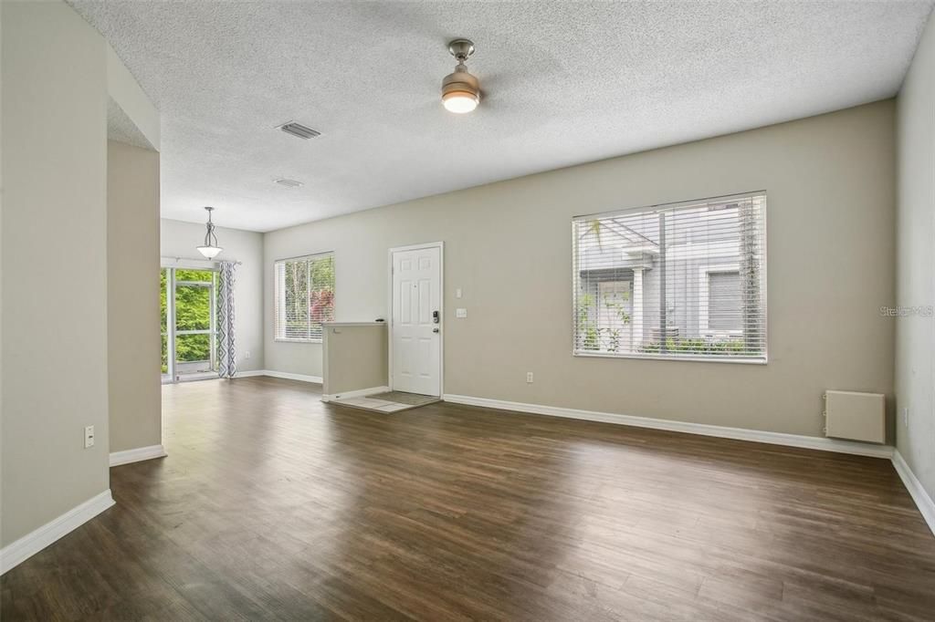 For Rent: $2,200 (3 beds, 2 baths, 1364 Square Feet)