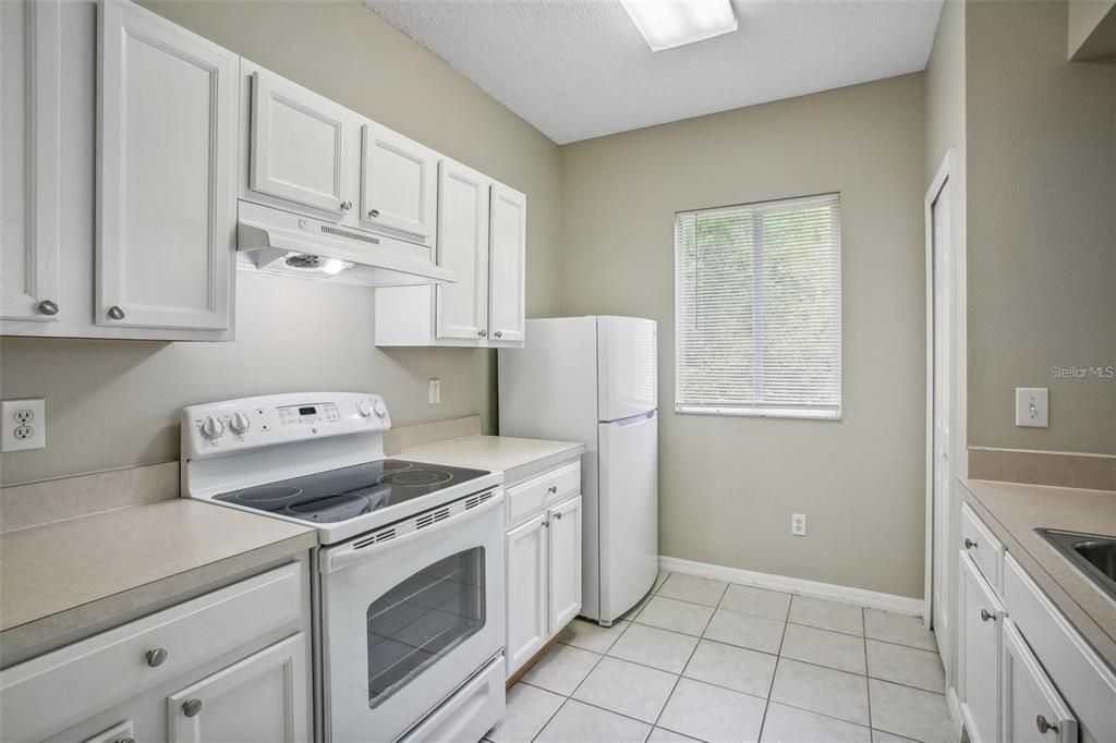 For Rent: $2,200 (3 beds, 2 baths, 1364 Square Feet)