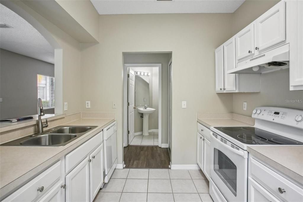 For Rent: $2,200 (3 beds, 2 baths, 1364 Square Feet)