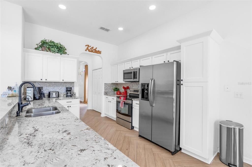 Active With Contract: $548,900 (7 beds, 4 baths, 3224 Square Feet)