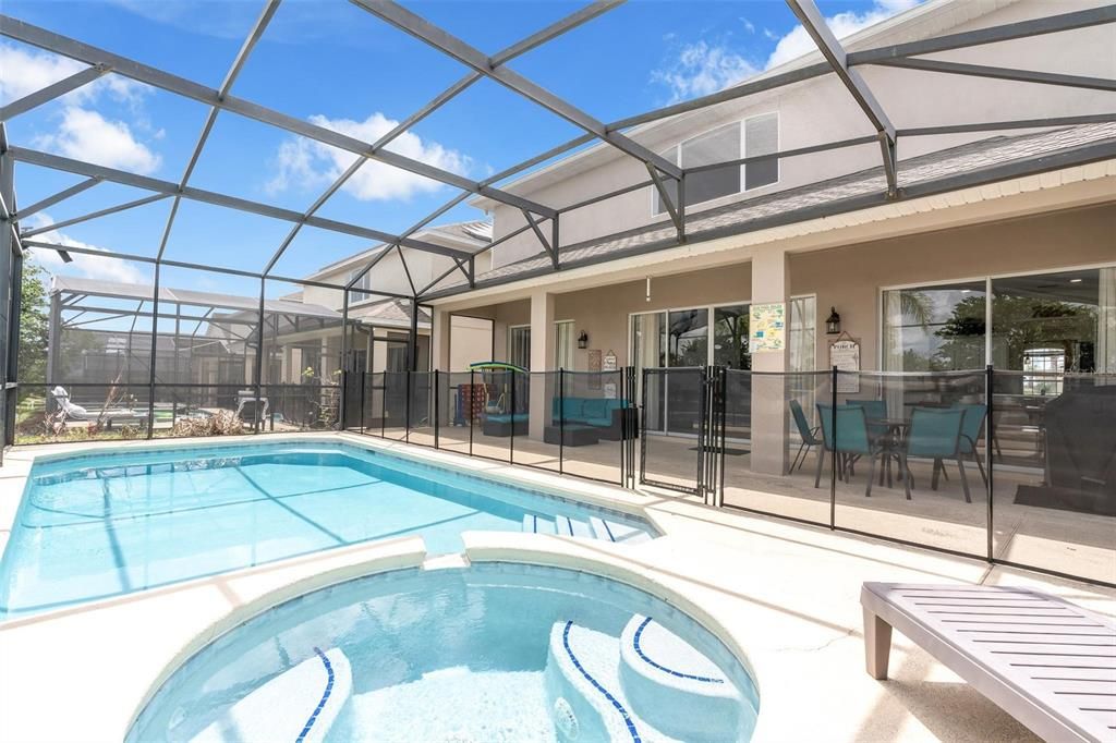 Active With Contract: $548,900 (7 beds, 4 baths, 3224 Square Feet)