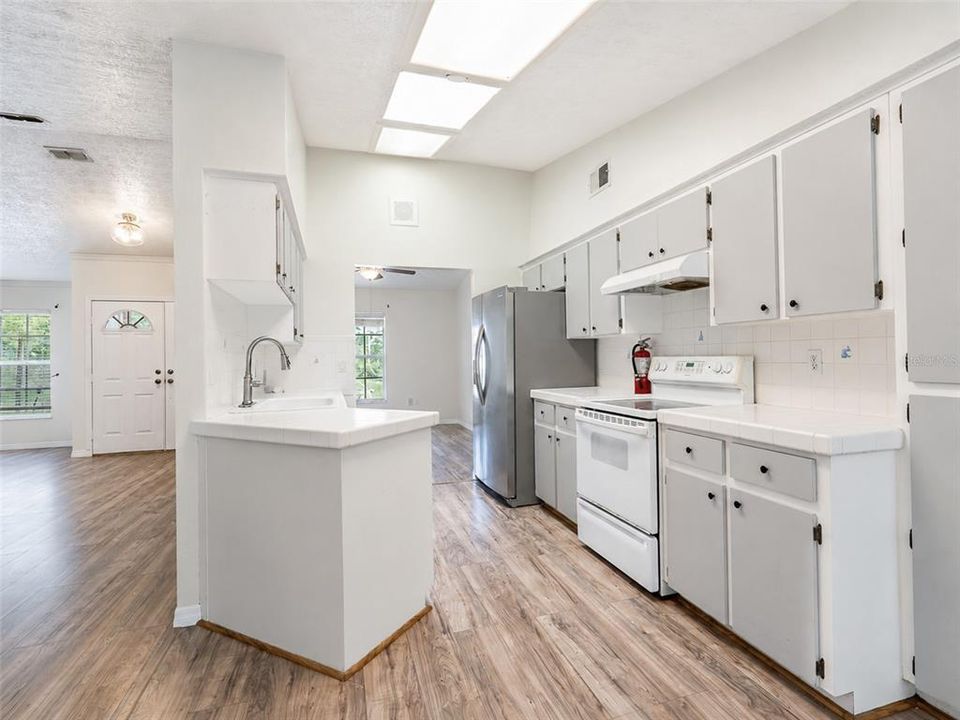 For Sale: $275,000 (2 beds, 2 baths, 1656 Square Feet)