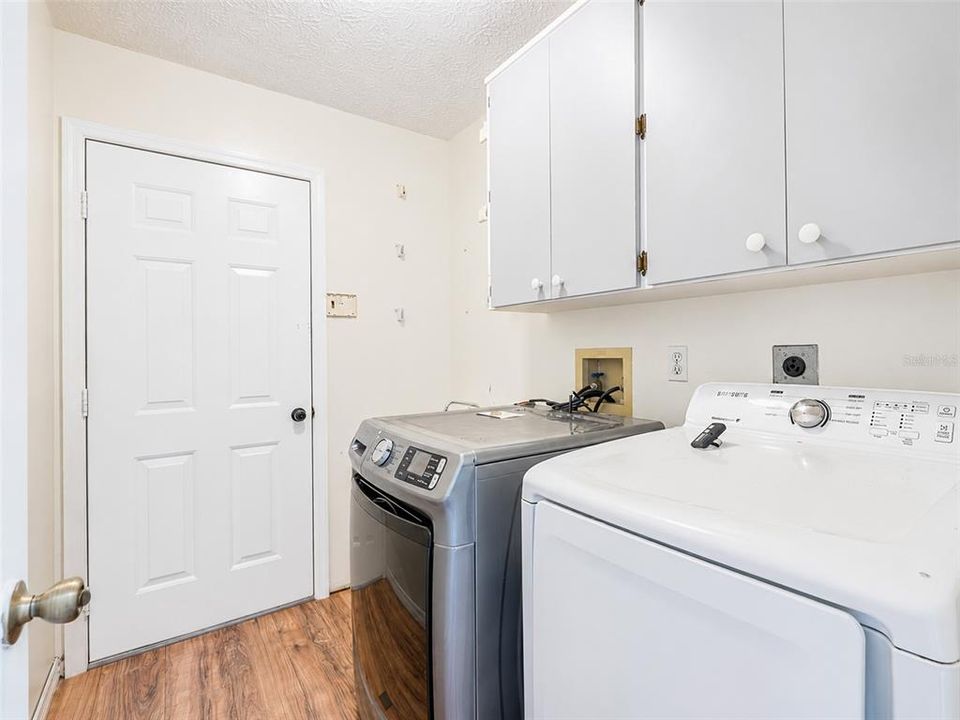 For Sale: $275,000 (2 beds, 2 baths, 1656 Square Feet)