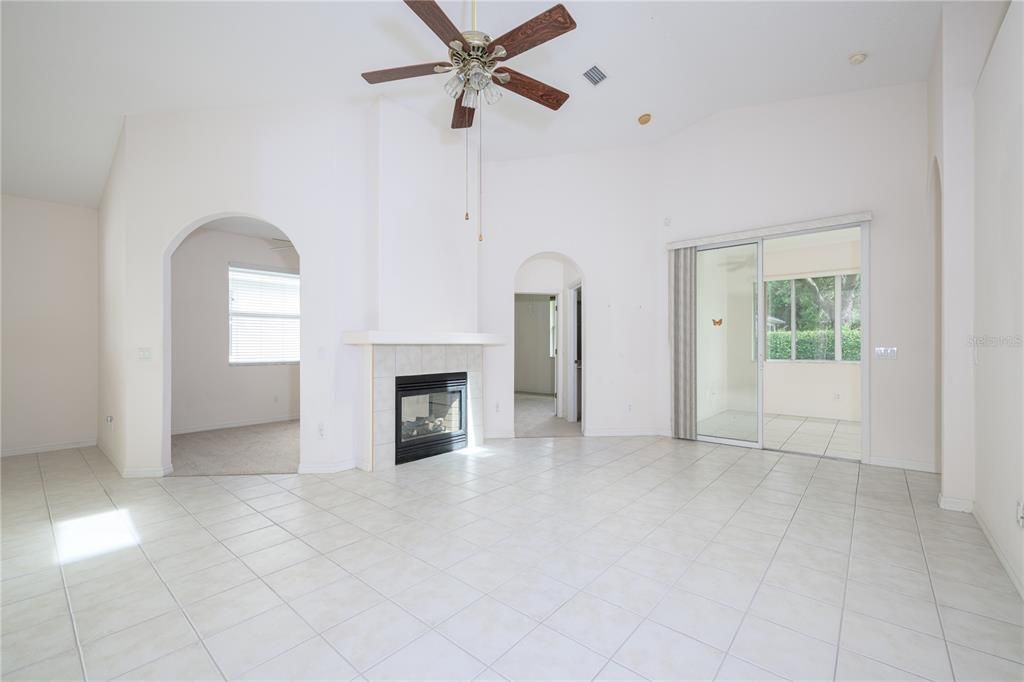 For Sale: $359,900 (2 beds, 2 baths, 1791 Square Feet)