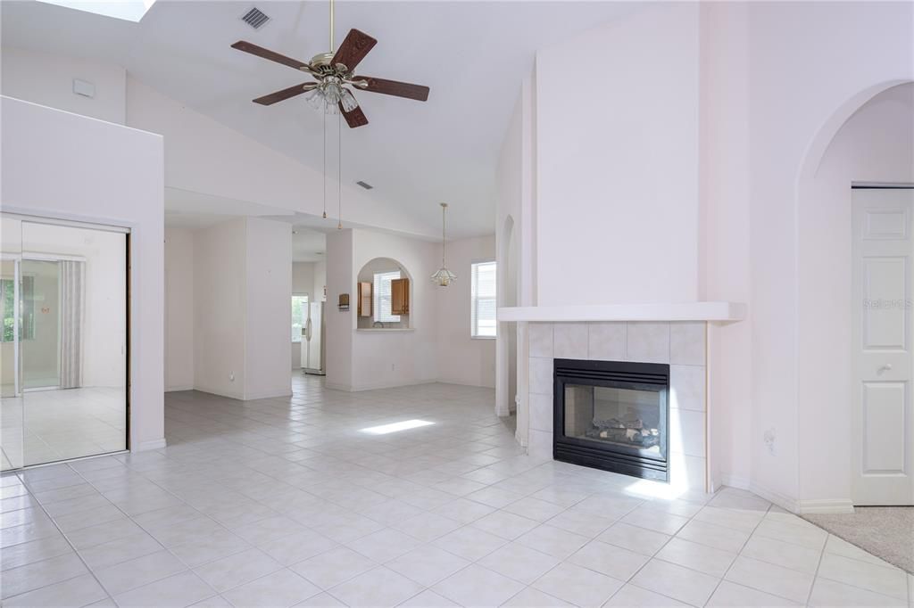 For Sale: $359,900 (2 beds, 2 baths, 1791 Square Feet)