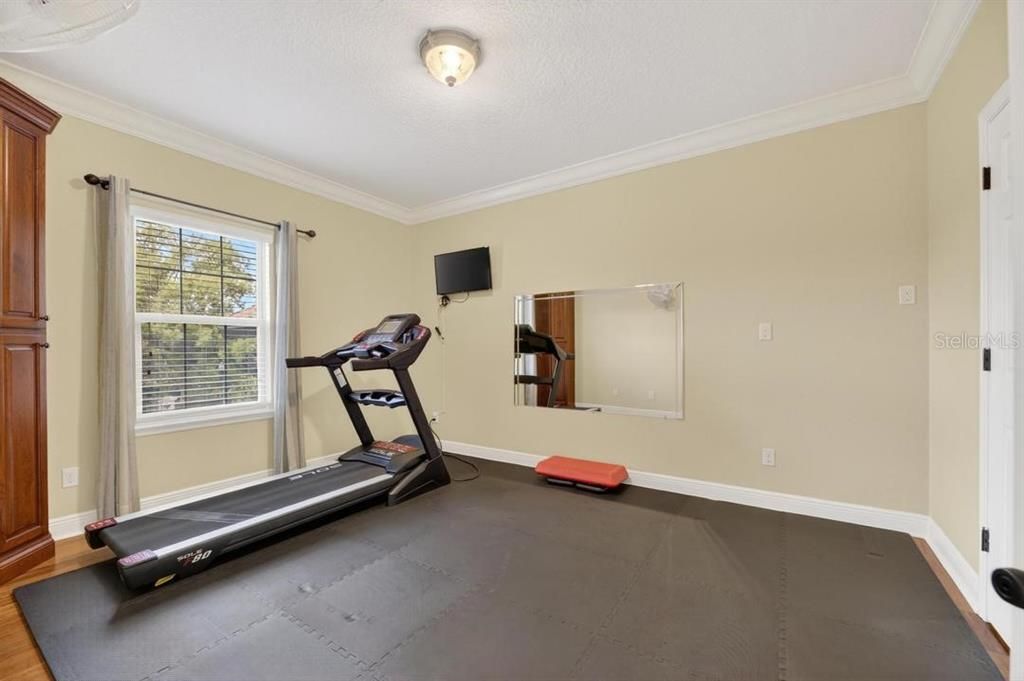 For Sale: $1,400,000 (6 beds, 4 baths, 4750 Square Feet)