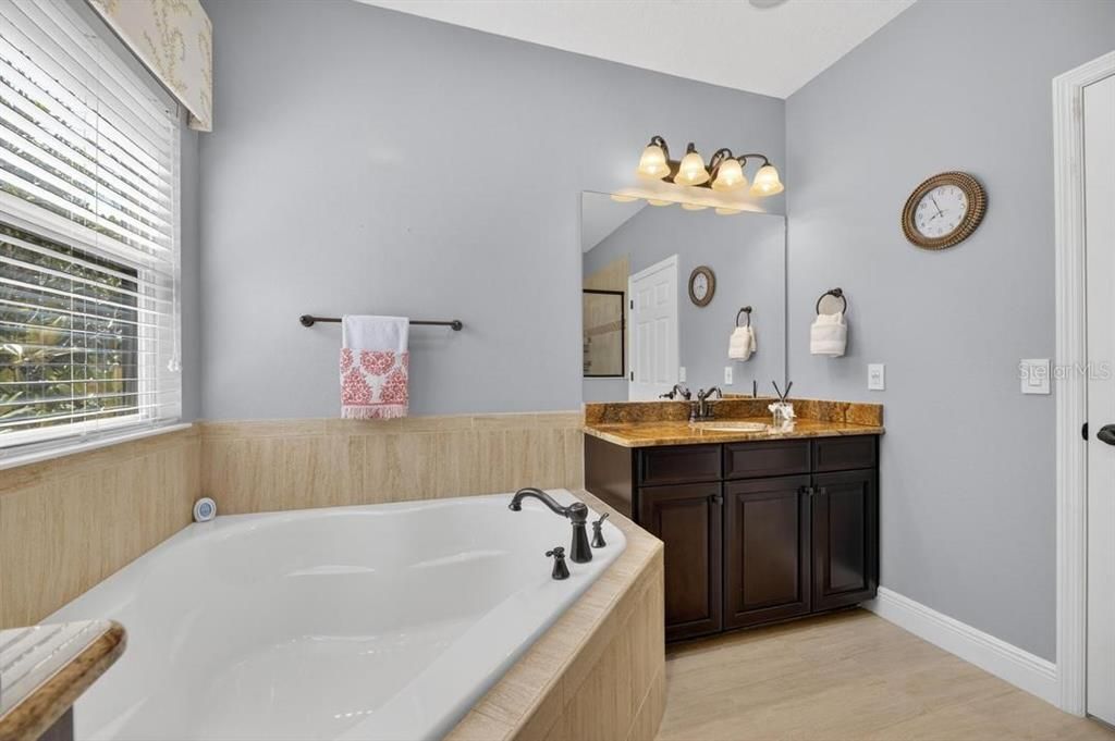 For Sale: $1,400,000 (6 beds, 4 baths, 4750 Square Feet)