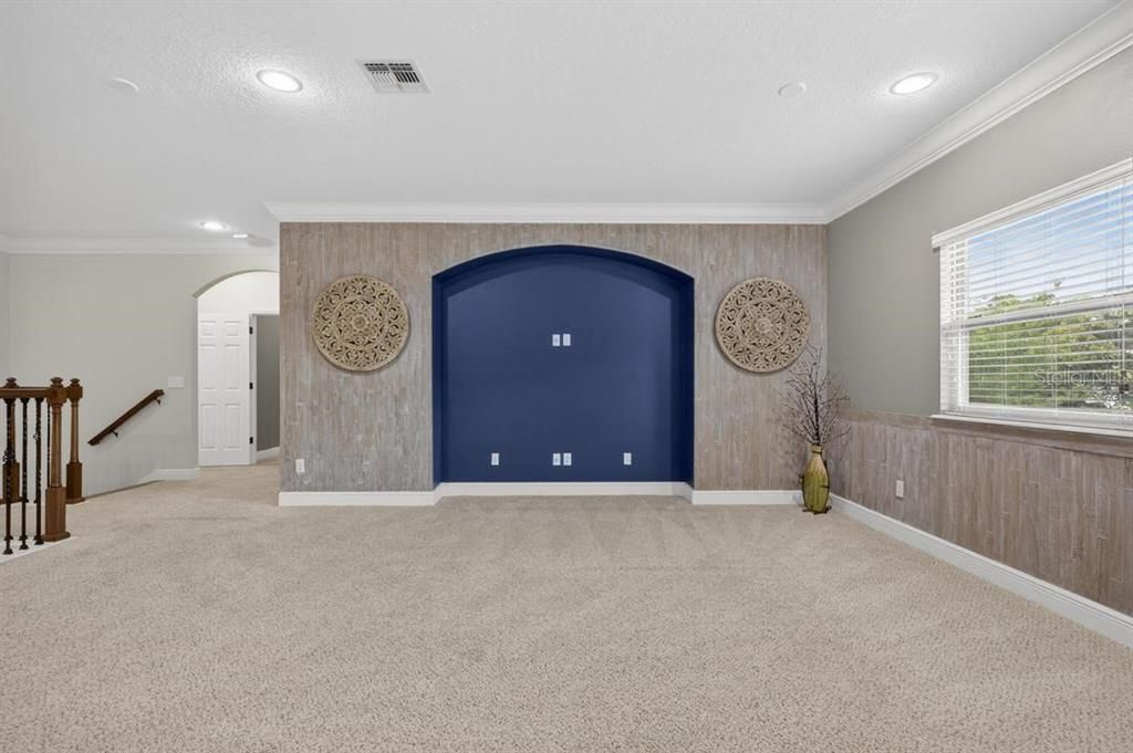 For Sale: $1,400,000 (6 beds, 4 baths, 4750 Square Feet)