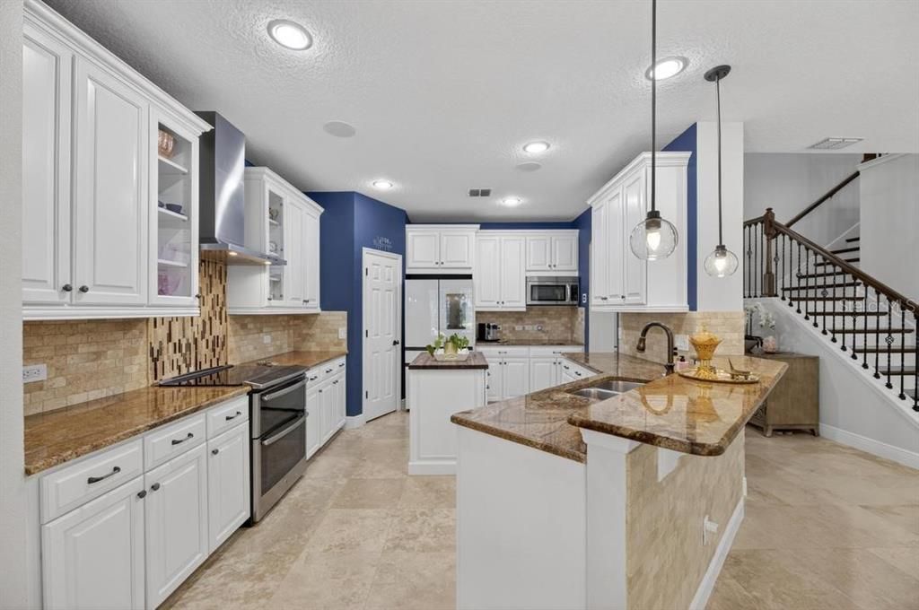 For Sale: $1,400,000 (6 beds, 4 baths, 4750 Square Feet)