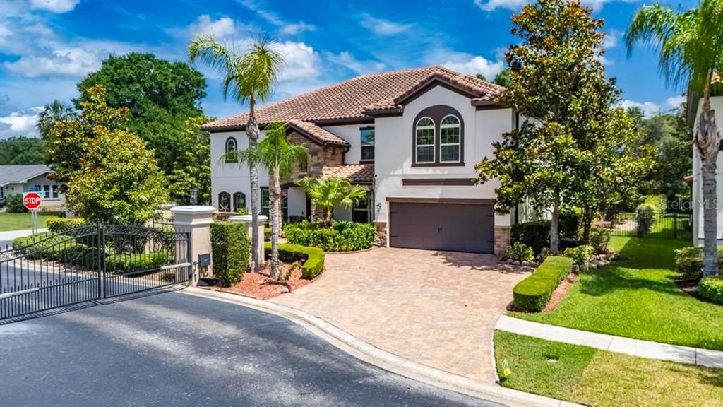 For Sale: $1,400,000 (6 beds, 4 baths, 4750 Square Feet)