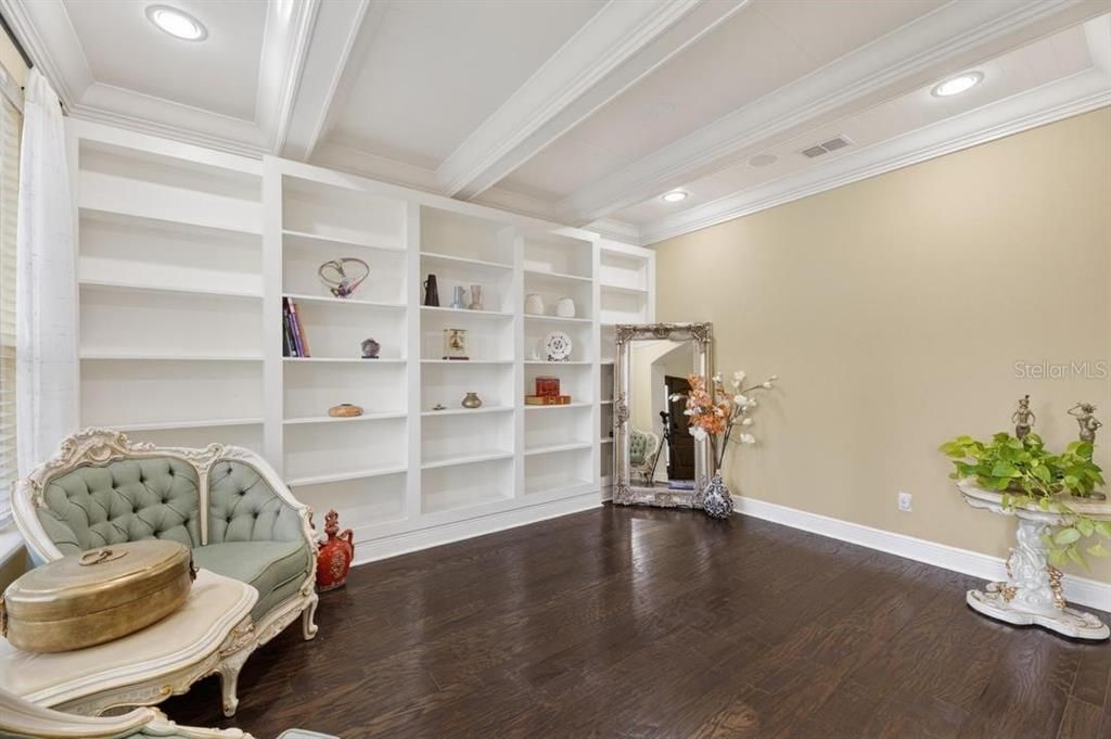 For Sale: $1,400,000 (6 beds, 4 baths, 4750 Square Feet)