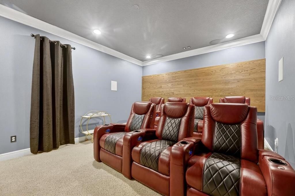 For Sale: $1,400,000 (6 beds, 4 baths, 4750 Square Feet)