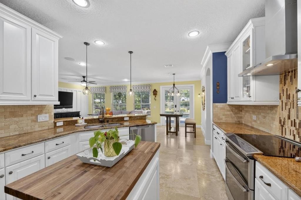 For Sale: $1,400,000 (6 beds, 4 baths, 4750 Square Feet)