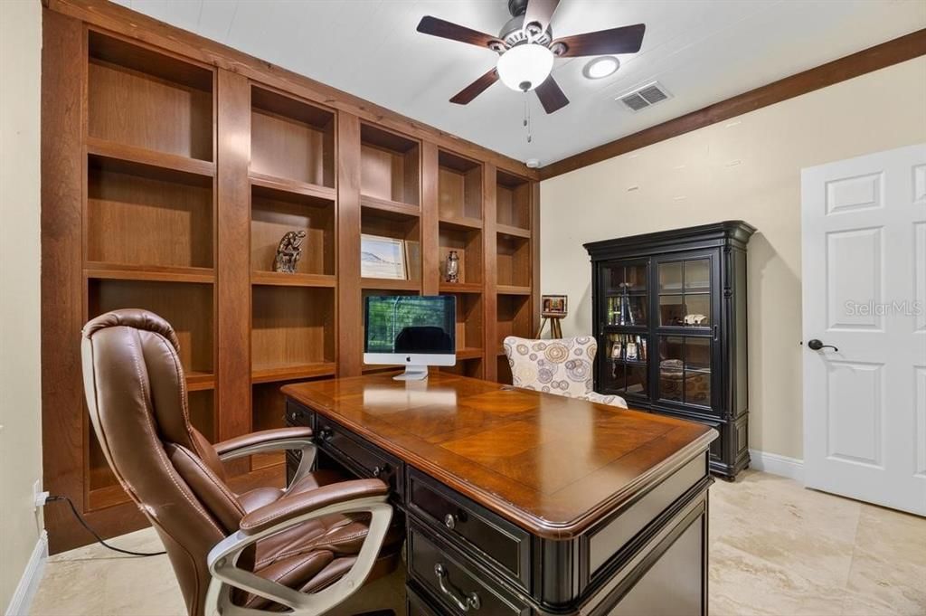 For Sale: $1,400,000 (6 beds, 4 baths, 4750 Square Feet)