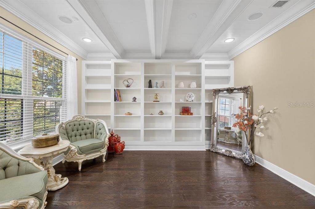For Sale: $1,400,000 (6 beds, 4 baths, 4750 Square Feet)