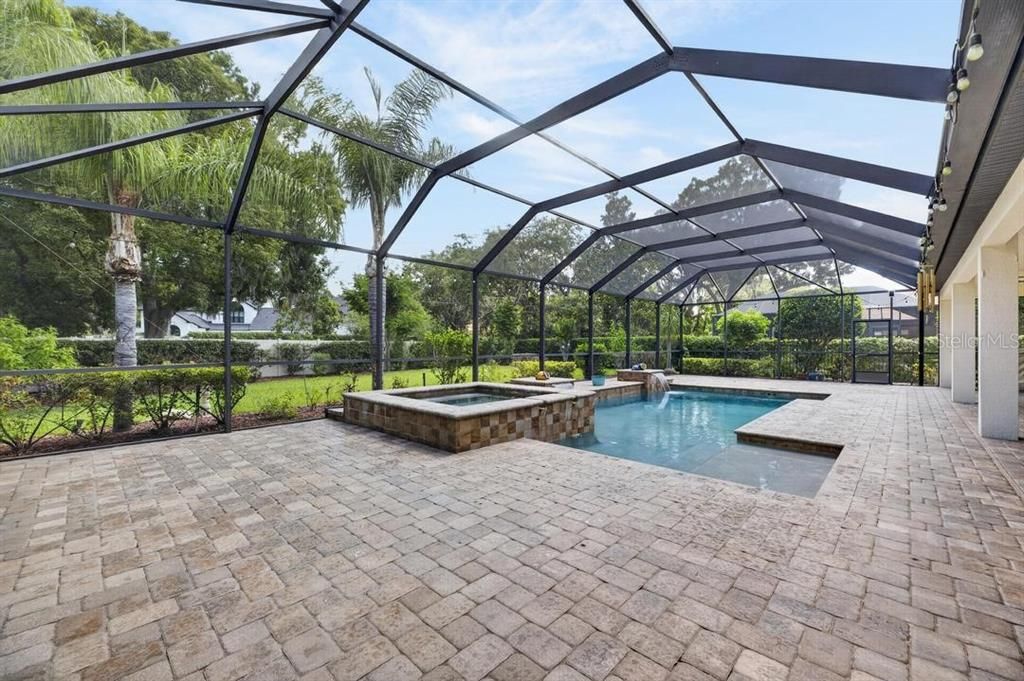 For Sale: $1,400,000 (6 beds, 4 baths, 4750 Square Feet)