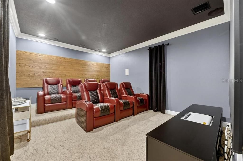 For Sale: $1,400,000 (6 beds, 4 baths, 4750 Square Feet)