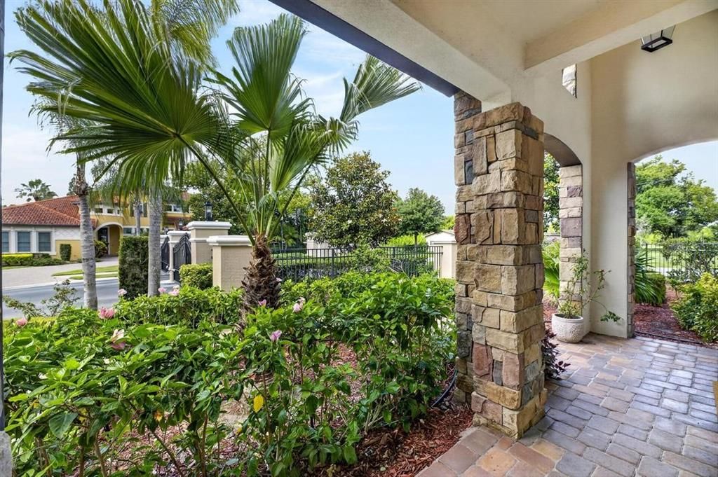For Sale: $1,400,000 (6 beds, 4 baths, 4750 Square Feet)