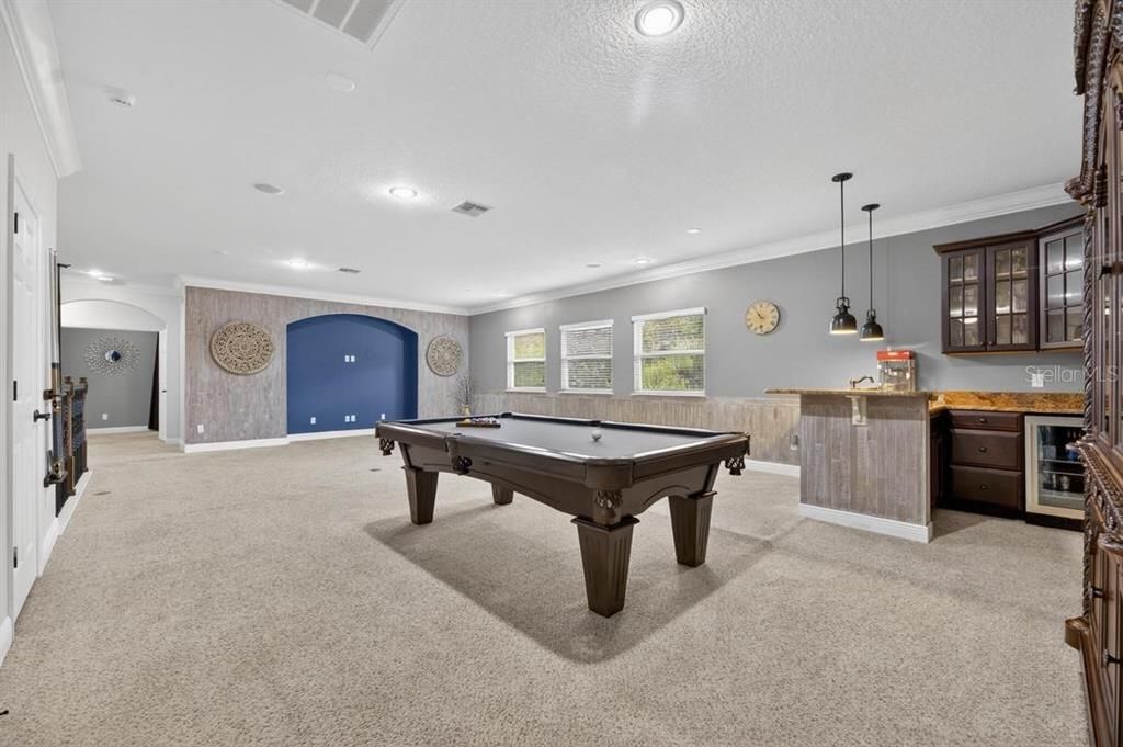 For Sale: $1,400,000 (6 beds, 4 baths, 4750 Square Feet)