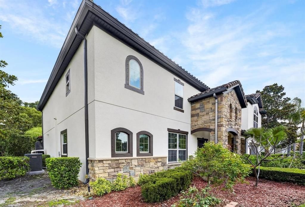 For Sale: $1,400,000 (6 beds, 4 baths, 4750 Square Feet)