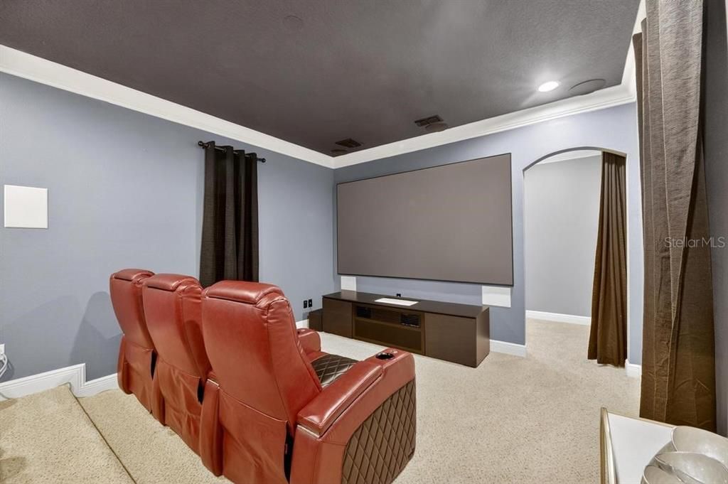 For Sale: $1,400,000 (6 beds, 4 baths, 4750 Square Feet)