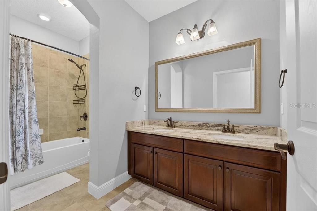 For Sale: $1,400,000 (6 beds, 4 baths, 4750 Square Feet)