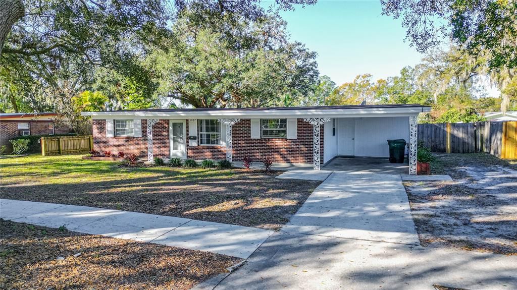 Active With Contract: $1,895 (3 beds, 2 baths, 1249 Square Feet)