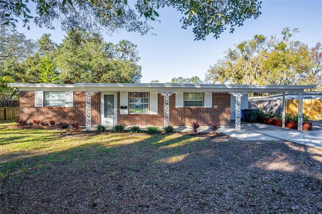 Active With Contract: $1,895 (3 beds, 2 baths, 1249 Square Feet)