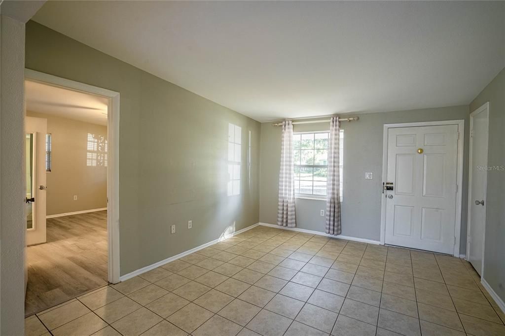 Active With Contract: $1,895 (3 beds, 2 baths, 1249 Square Feet)