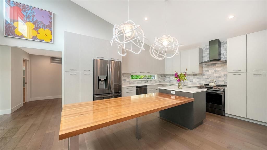 For Sale: $1,915,000 (4 beds, 3 baths, 2820 Square Feet)