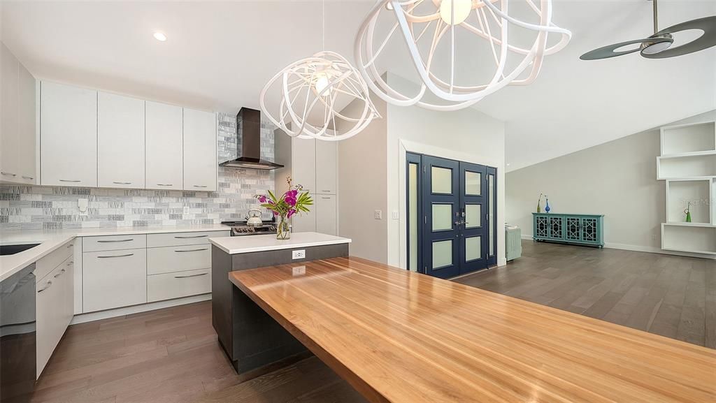 For Sale: $1,915,000 (4 beds, 3 baths, 2820 Square Feet)