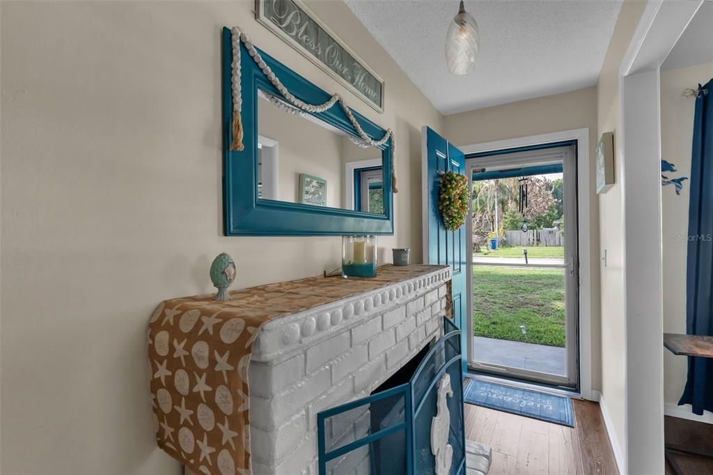Active With Contract: $180,000 (3 beds, 1 baths, 1014 Square Feet)