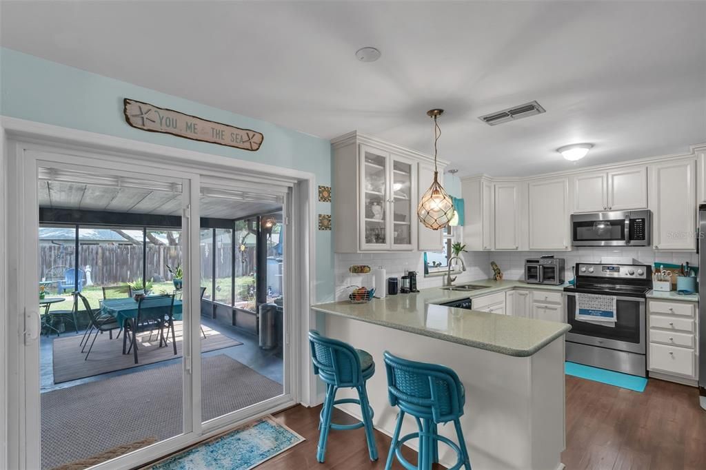 Active With Contract: $180,000 (3 beds, 1 baths, 1014 Square Feet)