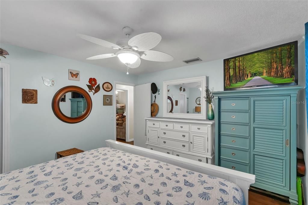Active With Contract: $180,000 (3 beds, 1 baths, 1014 Square Feet)