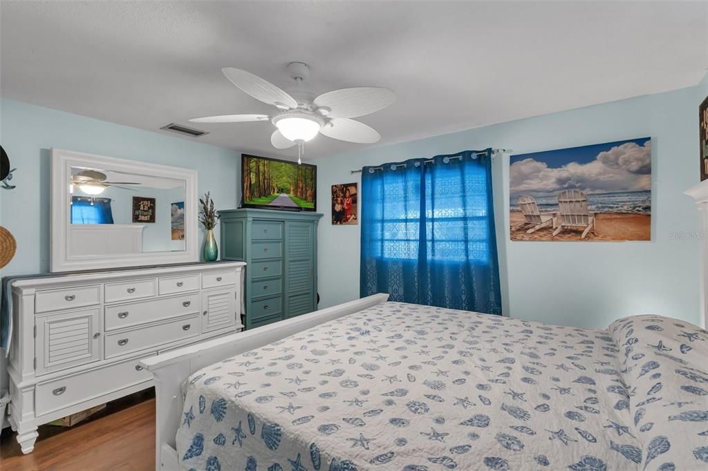 Active With Contract: $180,000 (3 beds, 1 baths, 1014 Square Feet)