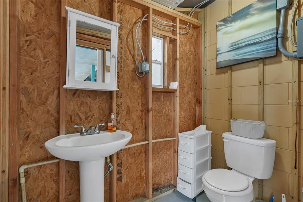 Active With Contract: $180,000 (3 beds, 1 baths, 1014 Square Feet)