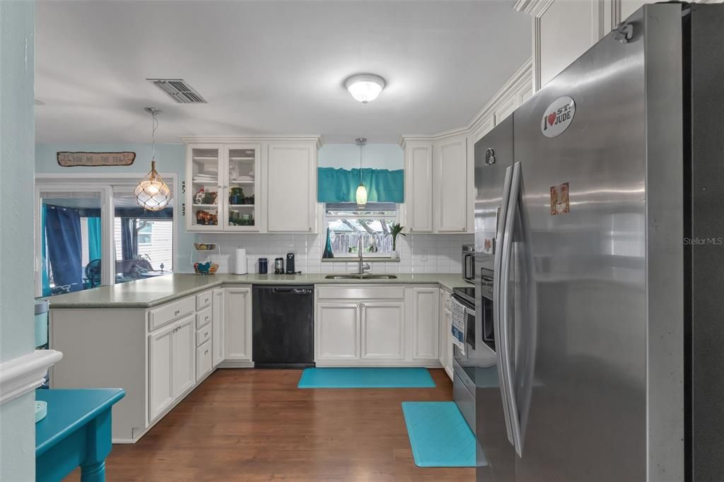 Active With Contract: $180,000 (3 beds, 1 baths, 1014 Square Feet)